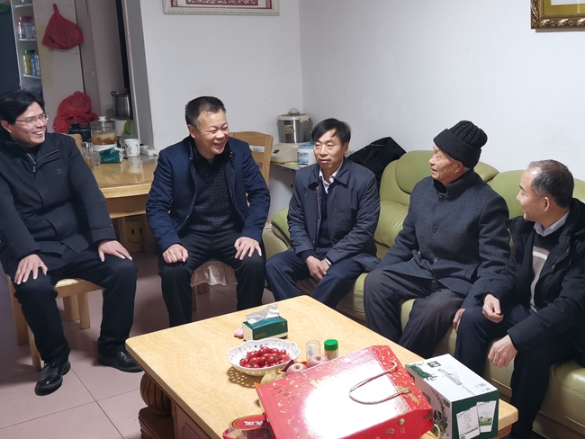 1.17省能化地质工会主席慰问650（2）.jpg